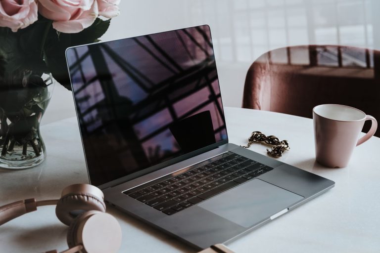 how much electricity does a laptop use?