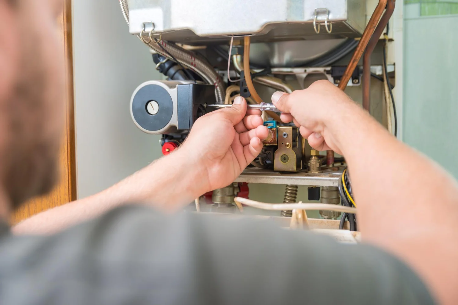 Combi Boiler Replacement in Glasgow: When Pipework and Controls Need Upgrading